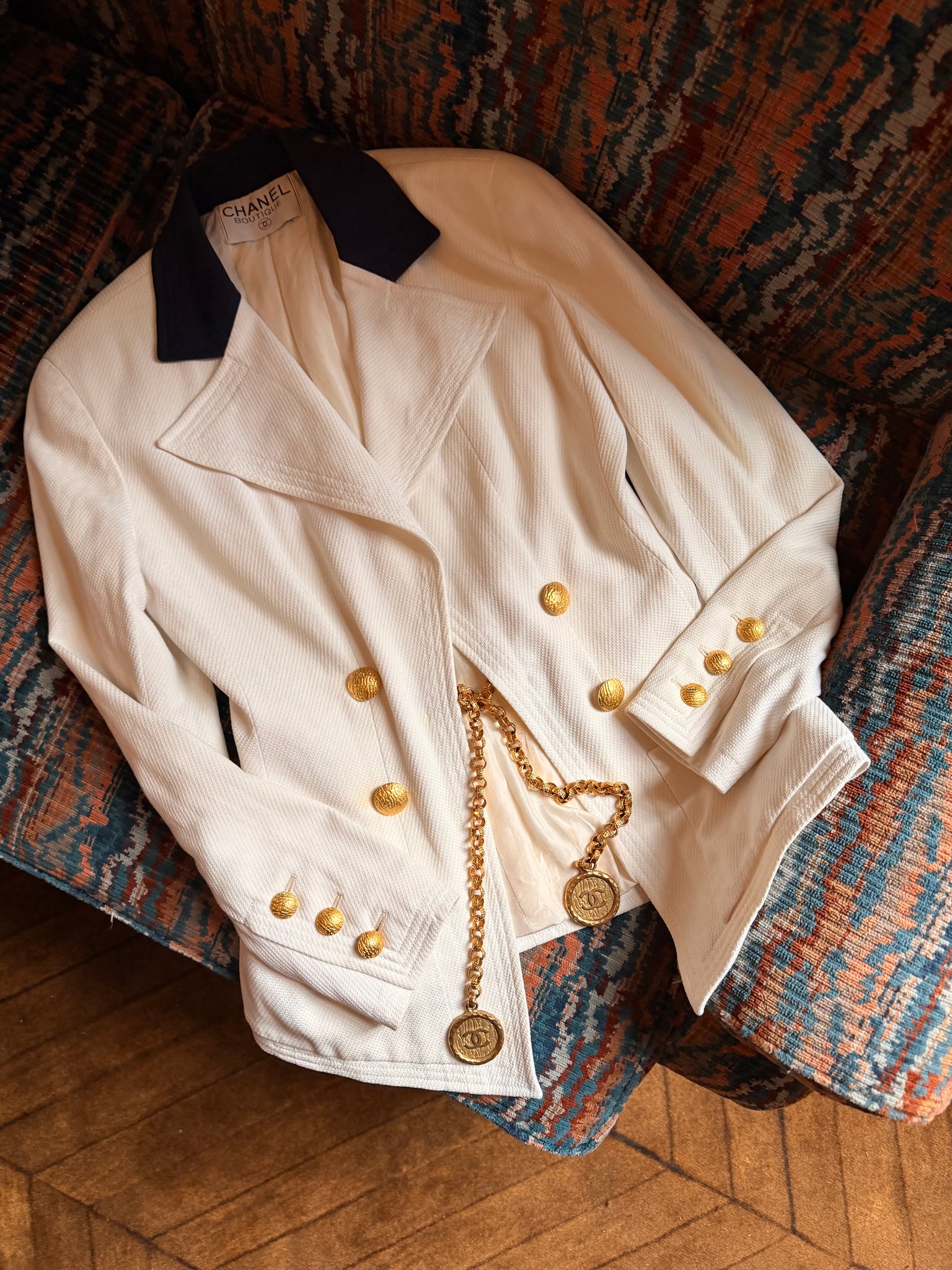 Vintage Chanel White Chain Closure Blazer – NÜNÜ VINTAGE