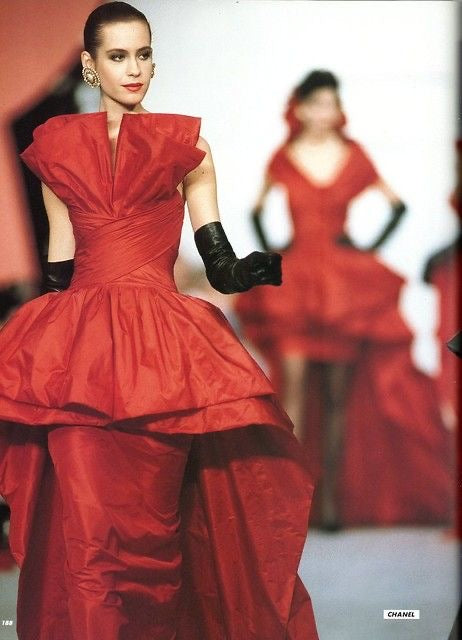 chanel red dress Penlope Cruz wore a that took 700 hours to make at the 14th annual MoMa Film Benefit and puff sleeves. Chanel 14A 2014 Fall Paris-Dallas